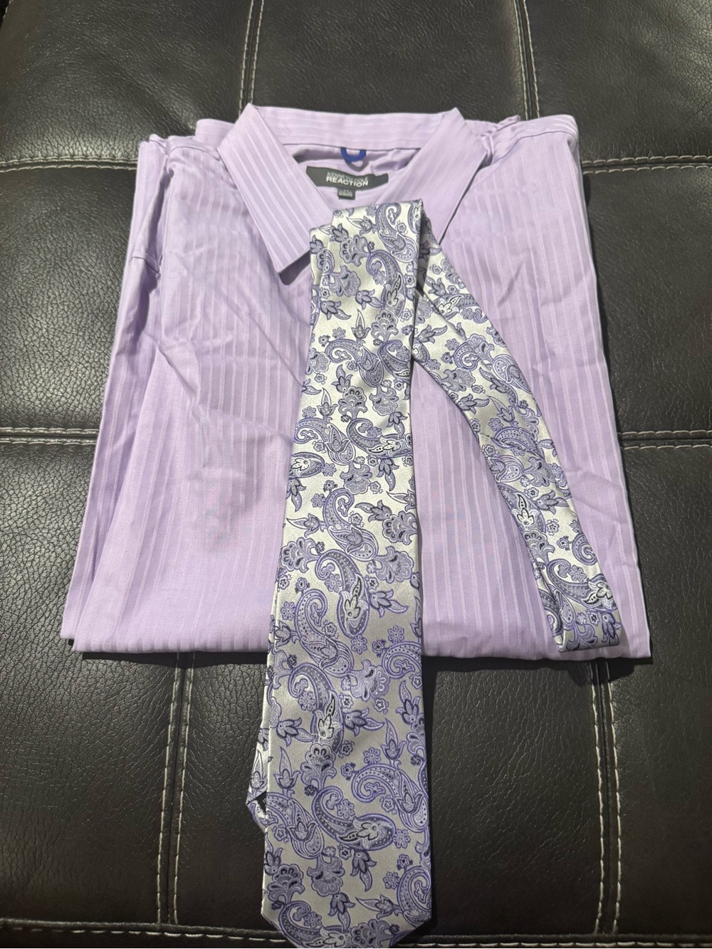 Kenneth Cole & Pronto Uomo Silver and Purple Paisley Tie